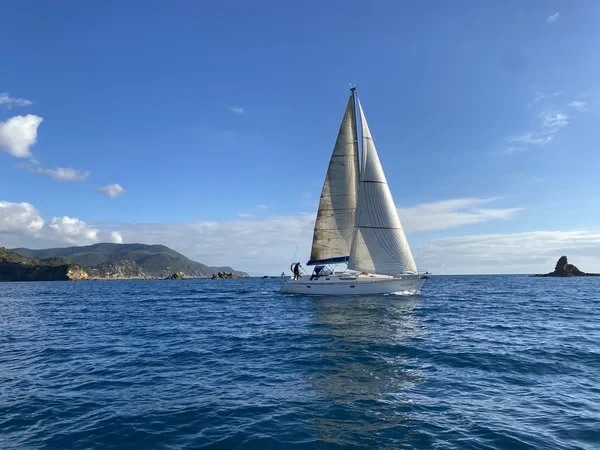 Sun Odyssey 42.2 - Boatscribe.com