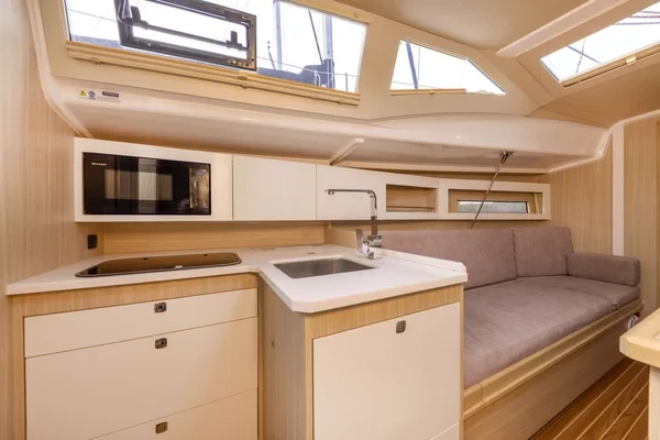 Maxus 34 - Boatscribe.com