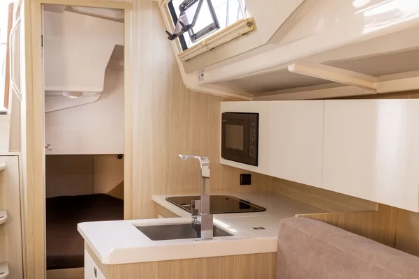 Maxus 34 - Boatscribe.com