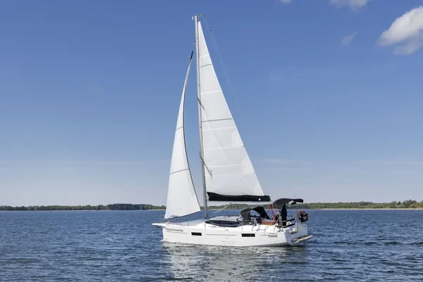 Maxus 34 - Boatscribe.com