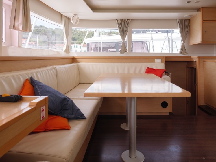 Lagoon 450 - Boatscribe.com