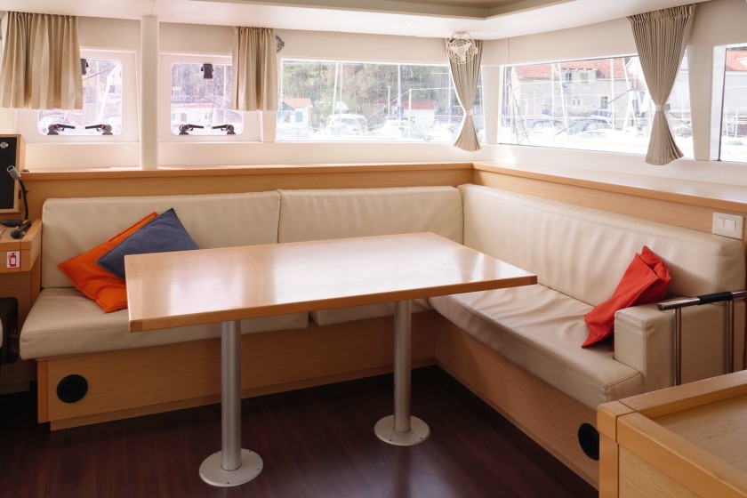 Lagoon 450 - Boatscribe.com