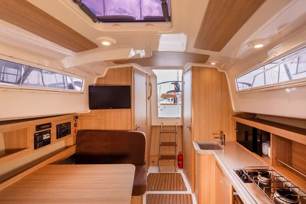 Nexus Revo 870 Prestige - Boatscribe.com