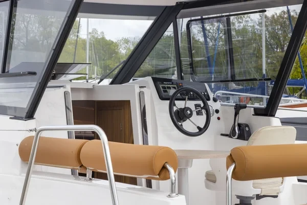 Nexus Revo 870 Prestige - Boatscribe.com