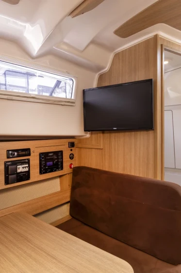 Nexus Revo 870 Prestige - Boatscribe.com