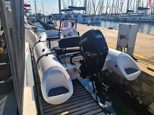 Aura 51 - Boatscribe.com