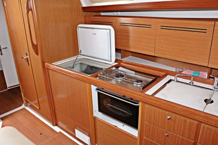 Sun Odyssey 36 - Boatscribe.com