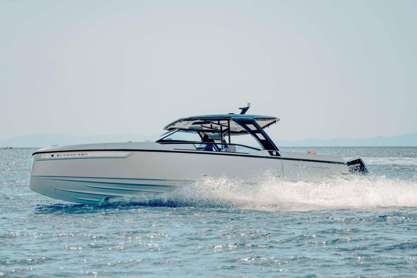 Saxdor 320 GTO - Boatscribe.com