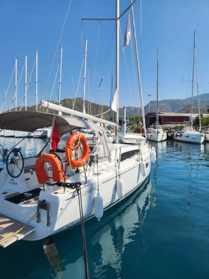 Oceanis 30.1 - Boatscribe.com