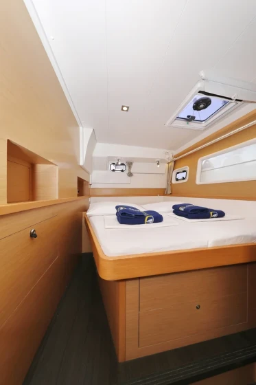 Lagoon 400 S2 - Boatscribe.com