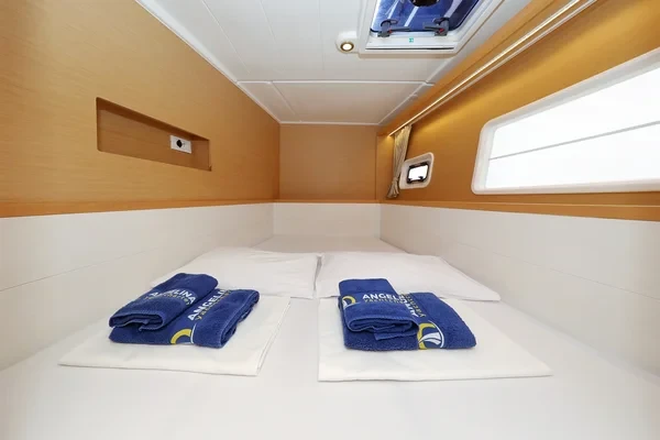 Lagoon 400 S2 - Boatscribe.com