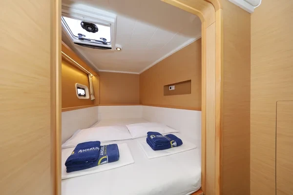 Lagoon 400 S2 - Boatscribe.com