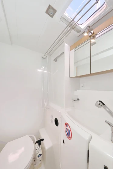 Lagoon 400 S2 - Boatscribe.com