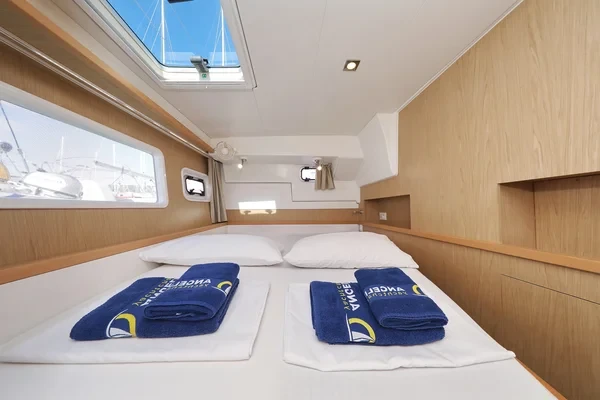 Lagoon 400 S2 - Boatscribe.com