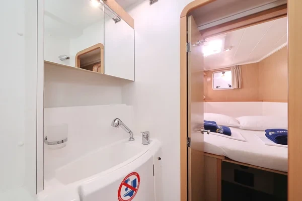 Lagoon 400 S2 - Boatscribe.com