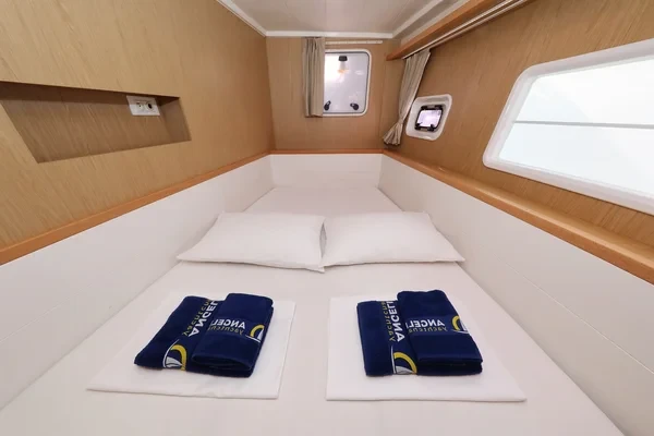 Lagoon 400 S2 - Boatscribe.com