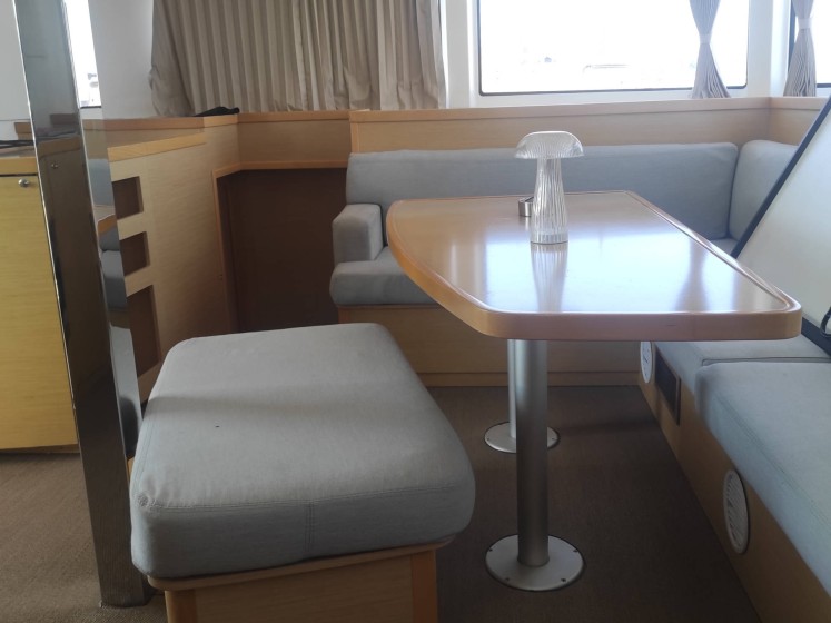 Lagoon 42 - Boatscribe.com