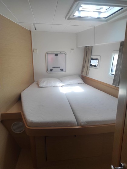 Lagoon 42 - Boatscribe.com