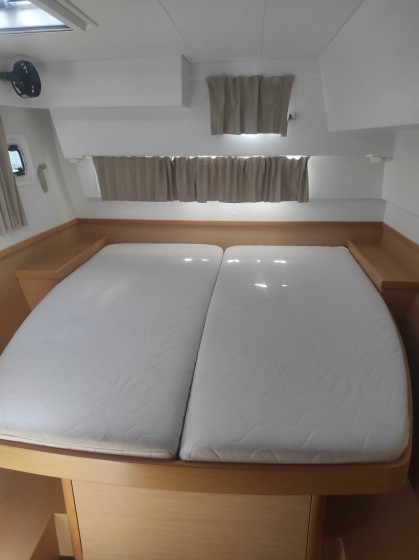 Lagoon 42 - Boatscribe.com