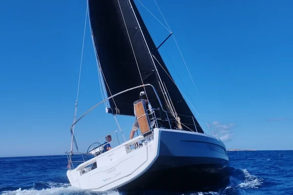 Dufour 37 - Boatscribe.com
