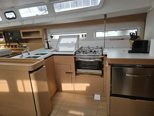 Sun Odyssey 490 - Boatscribe.com