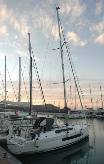Dufour 37 - Boatscribe.com
