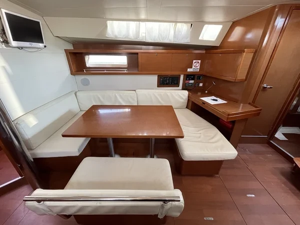 Oceanis 45 - Boatscribe.com