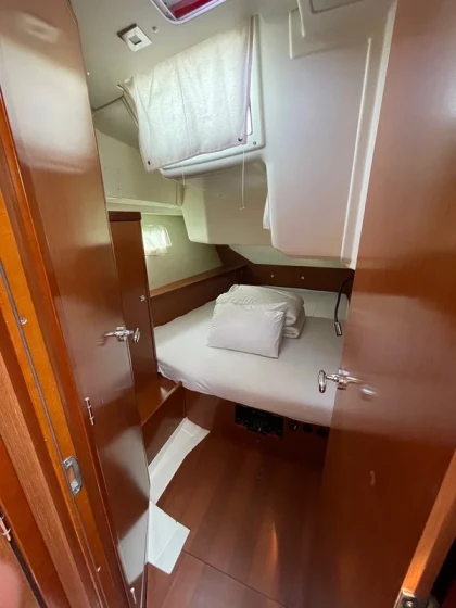 Oceanis 45 - Boatscribe.com