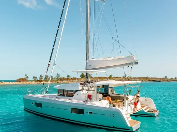 Lagoon 42 - Boatscribe.com