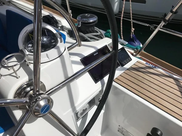Sun Odyssey 519 - Boatscribe.com