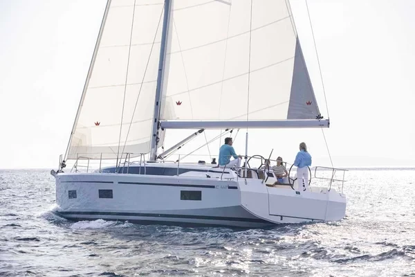 Bavaria C42 - Boatscribe.com