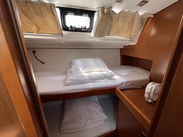 Oceanis 48 - Boatscribe.com