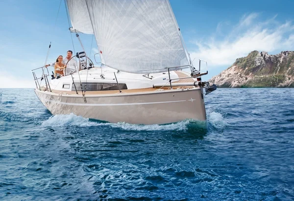 Bavaria Cruiser 34 Style - Boatscribe.com