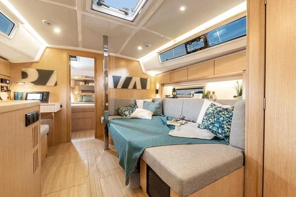 Bavaria 42 Cruiser - Boatscribe.com