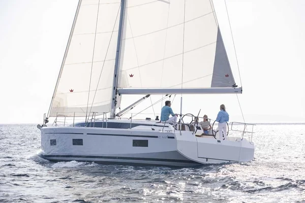 Bavaria 42 Cruiser - Boatscribe.com
