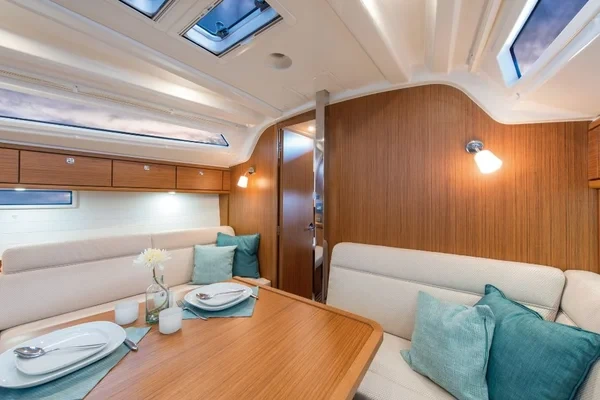 Bavaria 37 Cruiser - Boatscribe.com