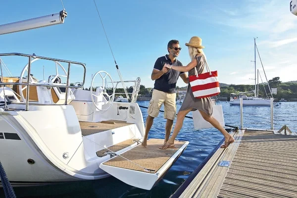 Bavaria 37 Cruiser - Boatscribe.com