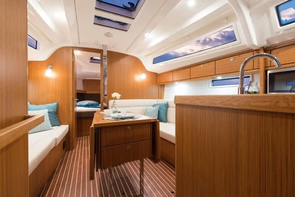 Bavaria 37 Cruiser - Boatscribe.com