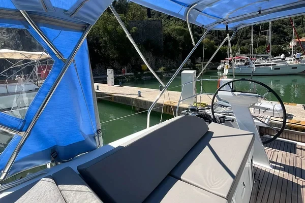 Oceanis 46.1 - Boatscribe.com