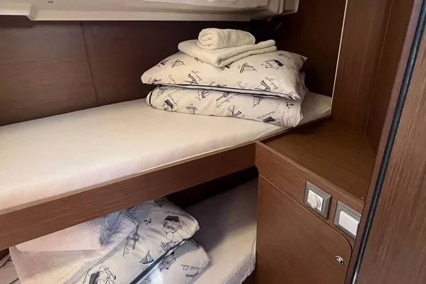 Oceanis 46.1 - Boatscribe.com