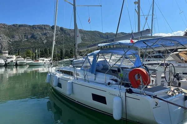 Oceanis 46.1 - Boatscribe.com