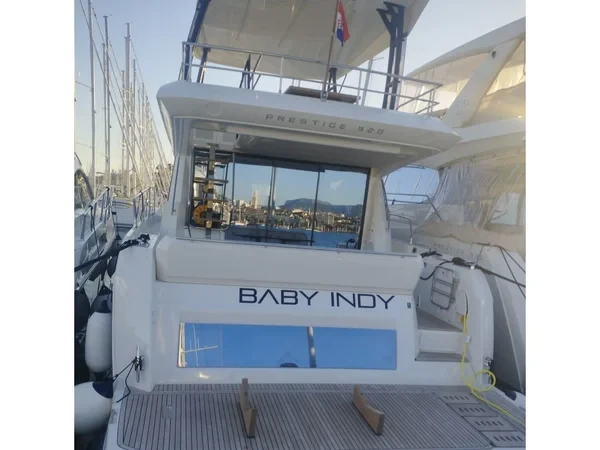 Prestige 520 Flybridge - Boatscribe.com