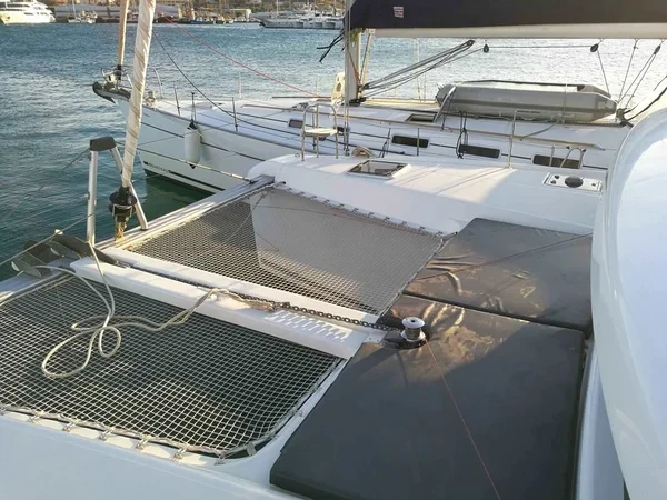 Lagoon 42 - Boatscribe.com