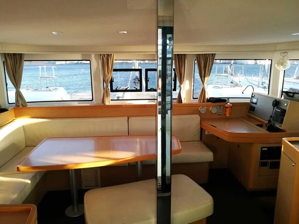 Lagoon 42 - Boatscribe.com