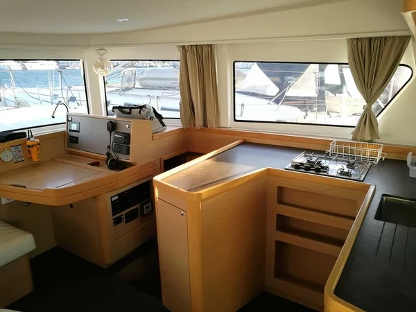 Lagoon 42 - Boatscribe.com