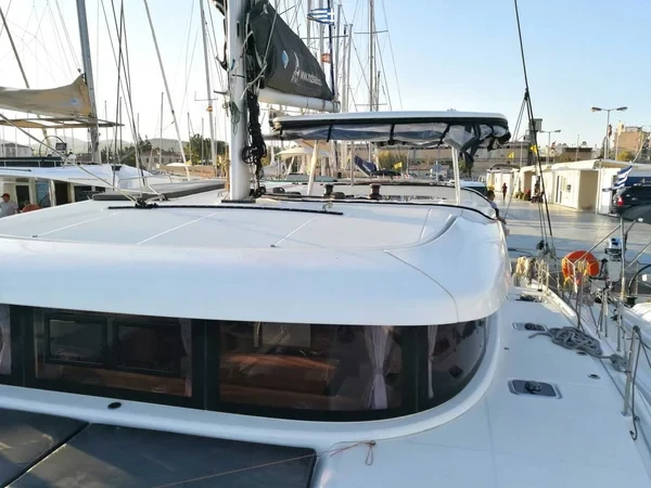 Lagoon 42 - Boatscribe.com