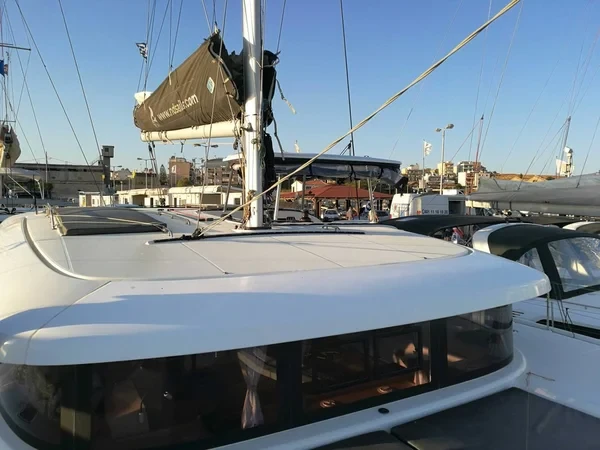 Lagoon 42 - Boatscribe.com