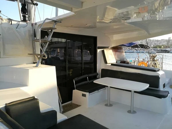 Lagoon 42 - Boatscribe.com
