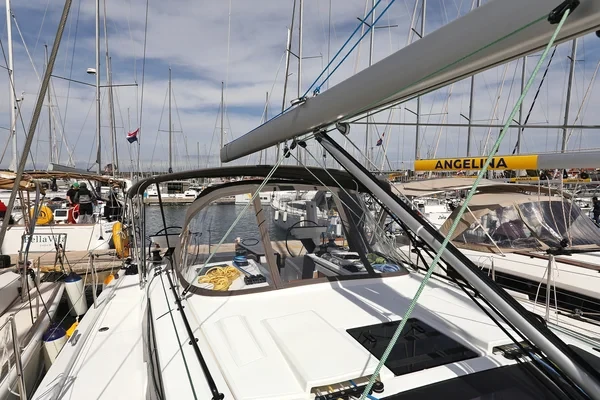Dufour 41 - Boatscribe.com