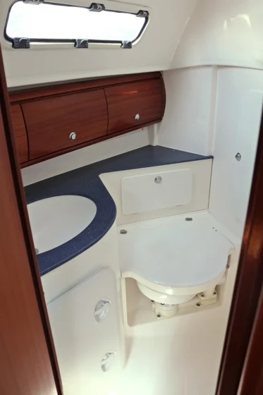 Bavaria 37 Cruiser - Boatscribe.com